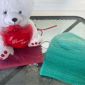 Adult/Teen Knitwear Hat/Teal/Size OSFM and free snack cake.